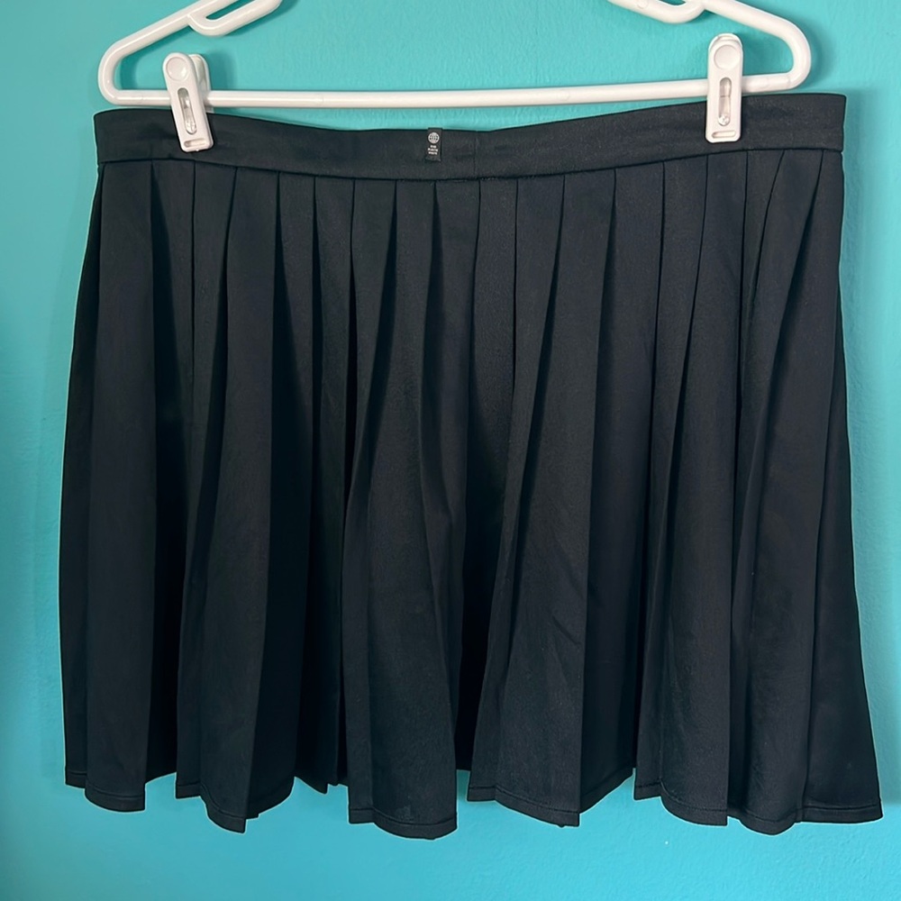 #118 Adidas End Plastic Waste Pleated Simple Black Skirt XL
